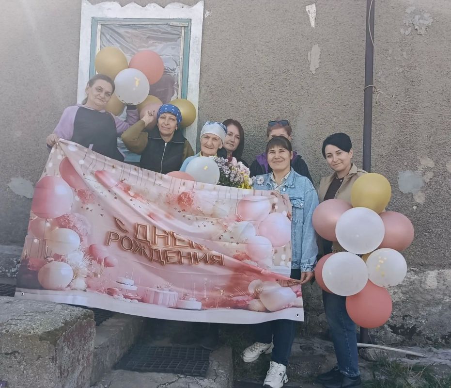 Сегодня в селе Гранитное, особенная, праздничная атмосфера, ведь свой 90 летний юбилей отмечает его жительница Варламова Любовь Гавриловна!!! Эту женщину знает каждый житель села, более 10 лет она работала в колхозе, белее... Сегодня в селе Гранитное, особенная, праздничная атмосфера, ведь свой 90 летний юбилей отмечает его жительница Варламова Любовь Гавриловна!!! Эту женщину знает каждый житель села, более 10 лет она работала в колхозе, белее...