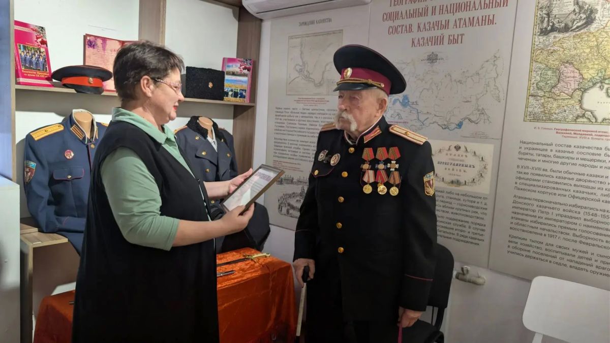 Сегодня, 14 октября, в Володарском краеведческом музее состоялось открытие баннерной выставки «Казаки на службе царю и Отечеству Сегодня, 14 октября, в Володарском краеведческом музее состоялось открытие баннерной выставки «Казаки на службе царю и Отечеству