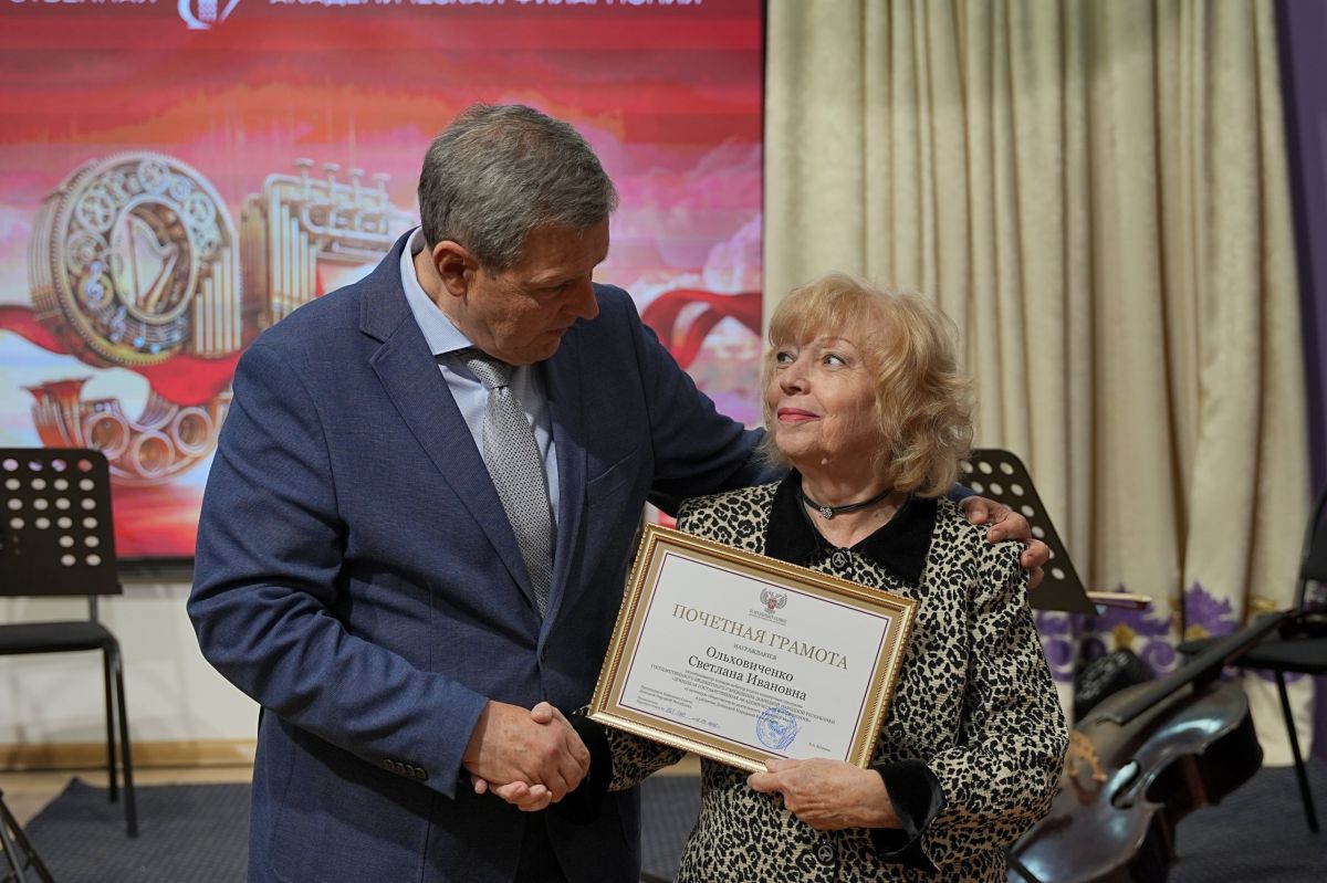 Михаил Желтяков: Коллектив Донецкой филармонии насчитывает порядка 400 человек Михаил Желтяков: Коллектив Донецкой филармонии насчитывает порядка 400 человек
