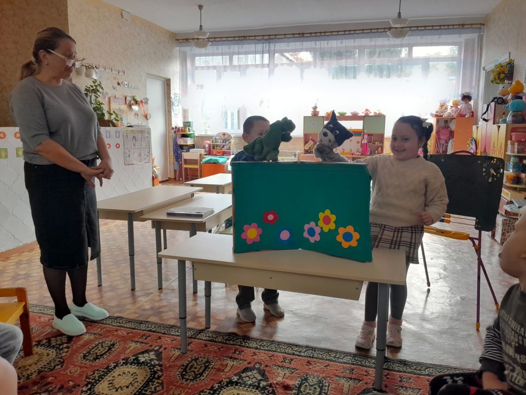 Библиотекарь детской библиотеки-филиала провела для детей подготовительной группы «Радуга» ГБДОУ «Детский сад № 3 „Золотой ключик“» г. о. Дебальцево громкое чтение «Читаем книги дошколятам» Библиотекарь детской библиотеки-филиала провела для детей подготовительной группы «Радуга» ГБДОУ «Детский сад № 3 „Золотой ключик“» г. о. Дебальцево громкое чтение «Читаем книги дошколятам»