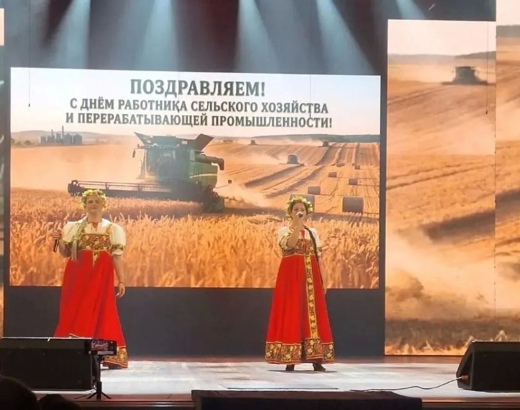 Старобешевские таланты на празднике работников сельского хозяйства Старобешевские таланты на празднике работников сельского хозяйства