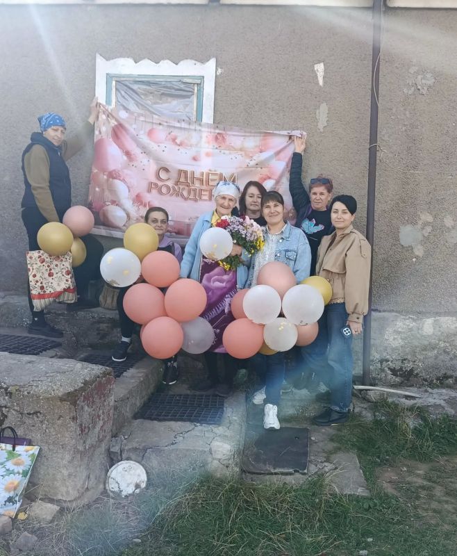 Сегодня в селе Гранитное, особенная, праздничная атмосфера, ведь свой 90 летний юбилей отмечает его жительница Варламова Любовь Гавриловна!!! Эту женщину знает каждый житель села, более 10 лет она работала в колхозе, белее... Сегодня в селе Гранитное, особенная, праздничная атмосфера, ведь свой 90 летний юбилей отмечает его жительница Варламова Любовь Гавриловна!!! Эту женщину знает каждый житель села, более 10 лет она работала в колхозе, белее...