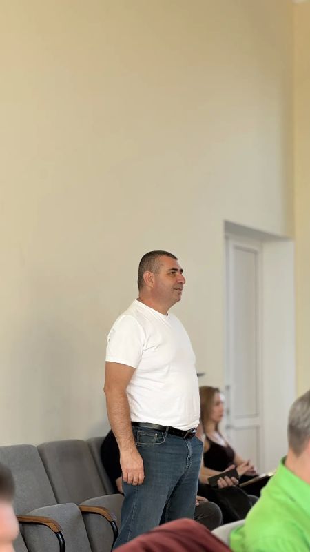 Секретарь Мангушского местного отделения «Единой России» Борис Трима провел расширенное аппаратное совещание с руководителями структурных подразделений и служб округа Секретарь Мангушского местного отделения «Единой России» Борис Трима провел расширенное аппаратное совещание с руководителями структурных подразделений и служб округа