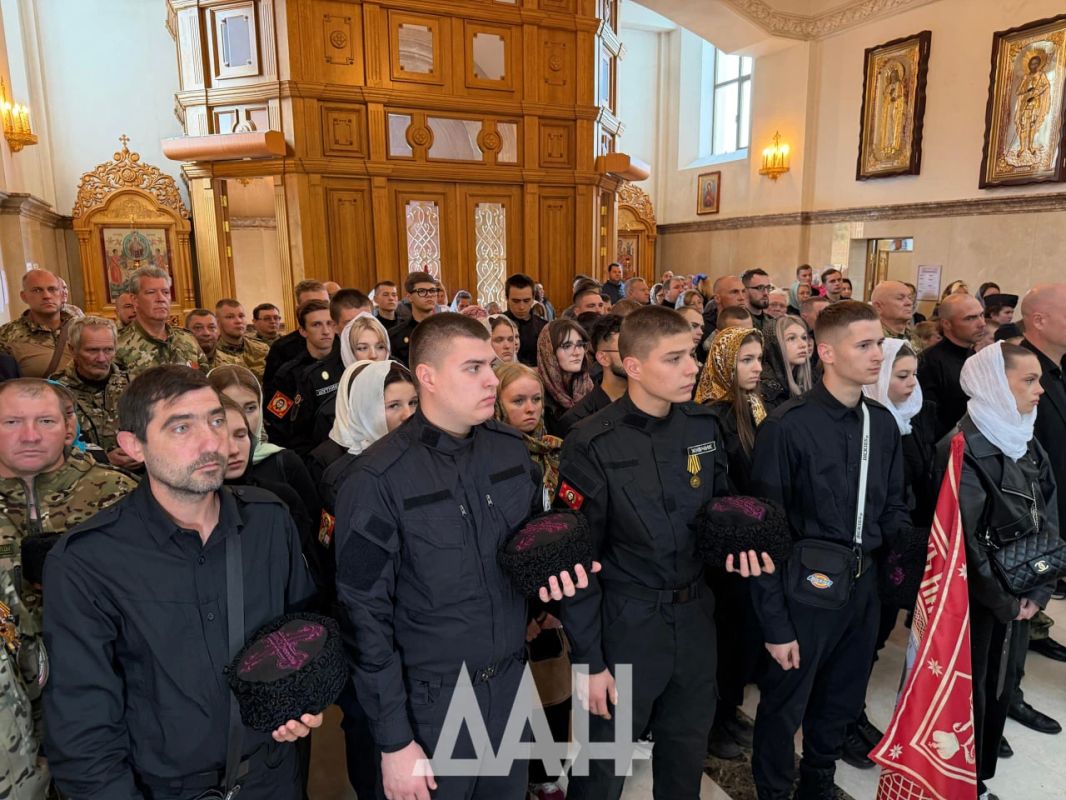 В Донецке прошла церемония "верстания в казаки" В Донецке прошла церемония "верстания в казаки"