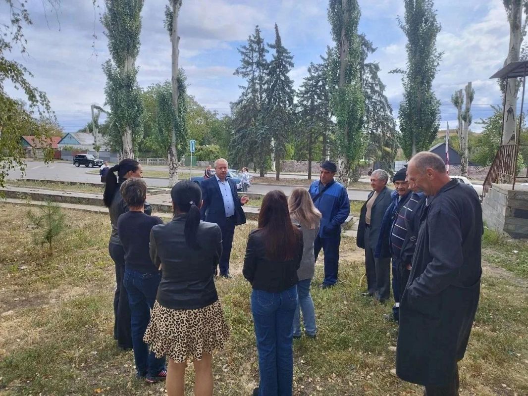 Сегодня состоялась встреча депутата Тельмановского муниципального совета Владимира Ермака с жителями поселка Тельманово