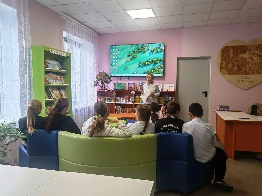 Сегодня в центральной детской библиотеке для учеников 6 класса ГБОУ «СШ№1» был проведен урок Интернет - безопасности «И опасный, и полезный - Интернет нам всем известный» Сегодня в центральной детской библиотеке для учеников 6 класса ГБОУ «СШ№1» был проведен урок Интернет - безопасности «И опасный, и полезный - Интернет нам всем известный»