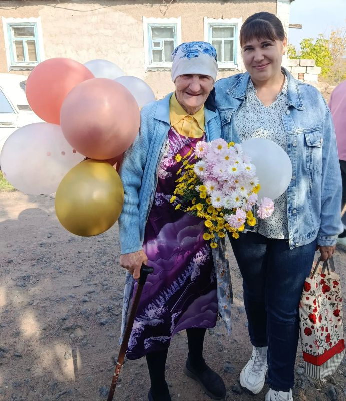 Сегодня в селе Гранитное, особенная, праздничная атмосфера, ведь свой 90 летний юбилей отмечает его жительница Варламова Любовь Гавриловна!!! Эту женщину знает каждый житель села, более 10 лет она работала в колхозе, белее...