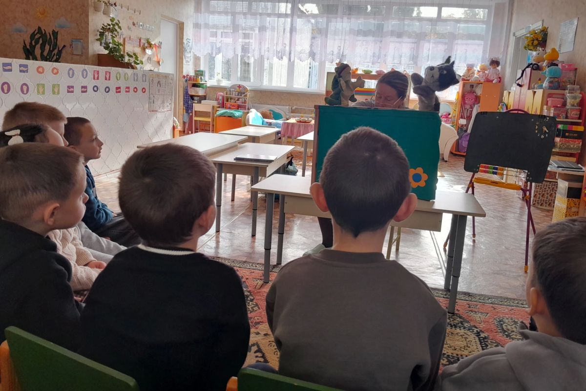 Библиотекарь детской библиотеки-филиала провела для детей подготовительной группы «Радуга» ГБДОУ «Детский сад № 3 „Золотой ключик“» г. о. Дебальцево громкое чтение «Читаем книги дошколятам» Библиотекарь детской библиотеки-филиала провела для детей подготовительной группы «Радуга» ГБДОУ «Детский сад № 3 „Золотой ключик“» г. о. Дебальцево громкое чтение «Читаем книги дошколятам»