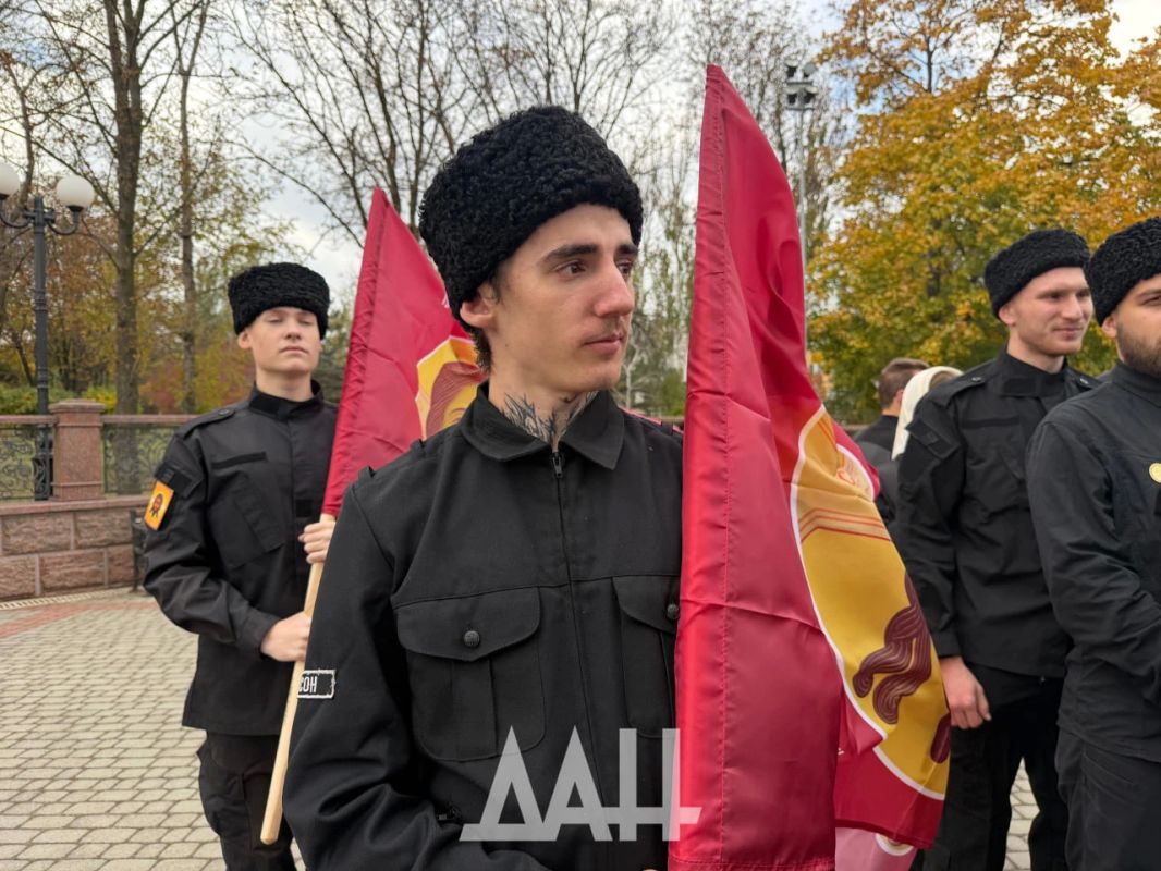 В Донецке прошла церемония "верстания в казаки" В Донецке прошла церемония "верстания в казаки"