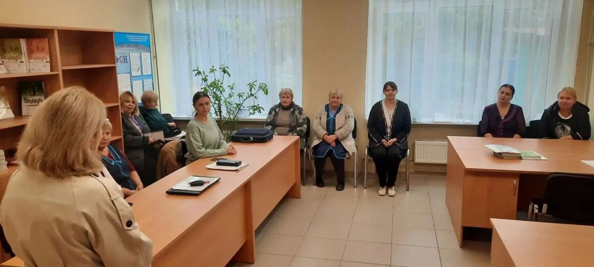 Начальником Новокатериновского территориального отдела Осипенко Светлана Ивановна провела встречу с трудовым коллективом ГБОУ «Новокатериновская школа Старобешевский МО»