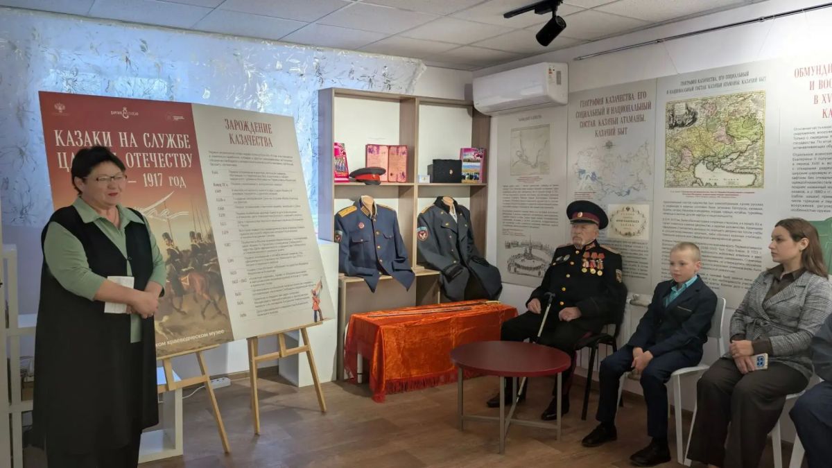 Сегодня, 14 октября, в Володарском краеведческом музее состоялось открытие баннерной выставки «Казаки на службе царю и Отечеству