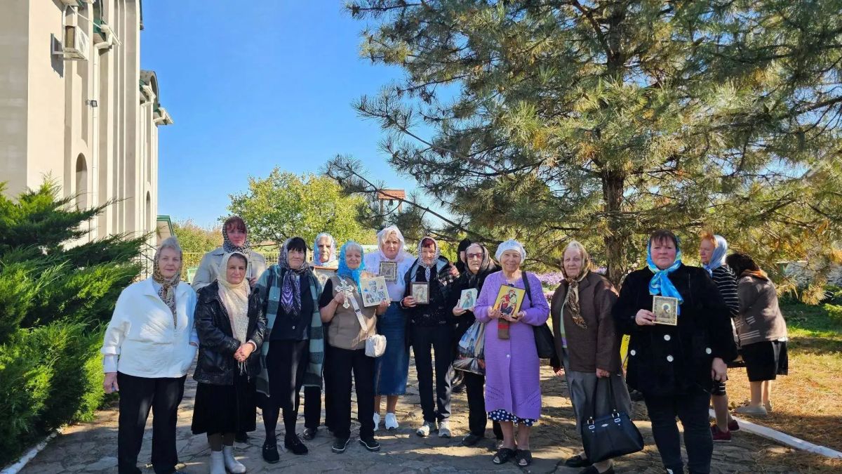 Подопечные центра социального обслуживания населения Енакиево посетили Успенский женский скит в городе Ждановка Подопечные центра социального обслуживания населения Енакиево посетили Успенский женский скит в городе Ждановка