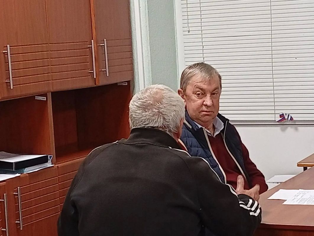 Николай Руппель: Во время очередного личного приема, который провел сегодня в администрации округа, ответил на вопросы жителей Ясиноватой, Пантелеймоновки и Красного Партизана Николай Руппель: Во время очередного личного приема, который провел сегодня в администрации округа, ответил на вопросы жителей Ясиноватой, Пантелеймоновки и Красного Партизана