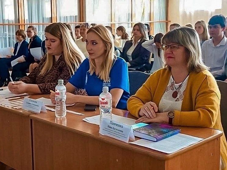 В Енакиево завершился муниципальный этап «Лиги Ораторов» В Енакиево завершился муниципальный этап «Лиги Ораторов»