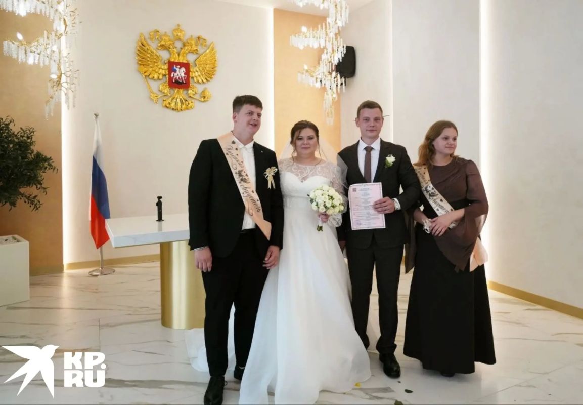 Свадебный бум: в Мариуполе ажиотаж на проведение торжественных церемоний в новом Центральном ЗАГСе Свадебный бум: в Мариуполе ажиотаж на проведение торжественных церемоний в новом Центральном ЗАГСе
