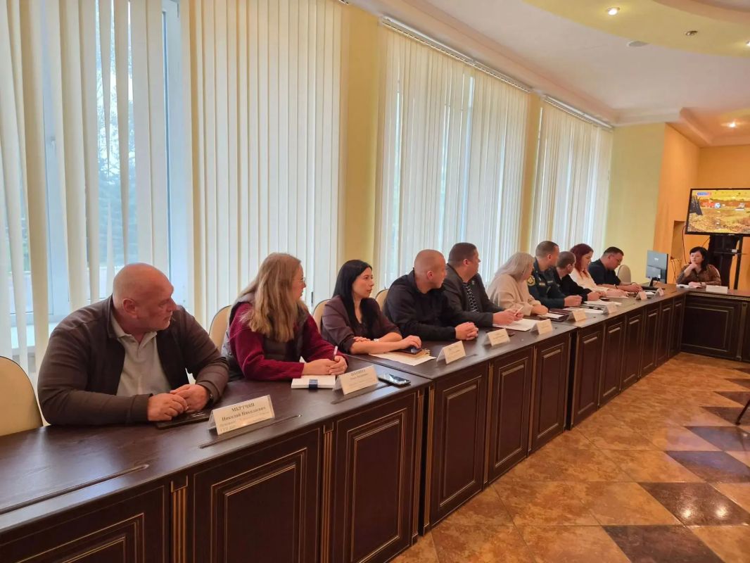 Евгений Поплавский: Провёл аппаратное совещание с руководителями ведомств и силовых структур Евгений Поплавский: Провёл аппаратное совещание с руководителями ведомств и силовых структур