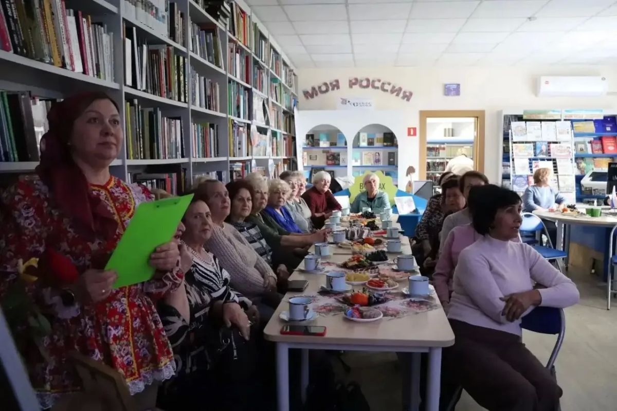 Покров Пресвятой Богородицы отметили в Мангушской библиотеке Покров Пресвятой Богородицы отметили в Мангушской библиотеке