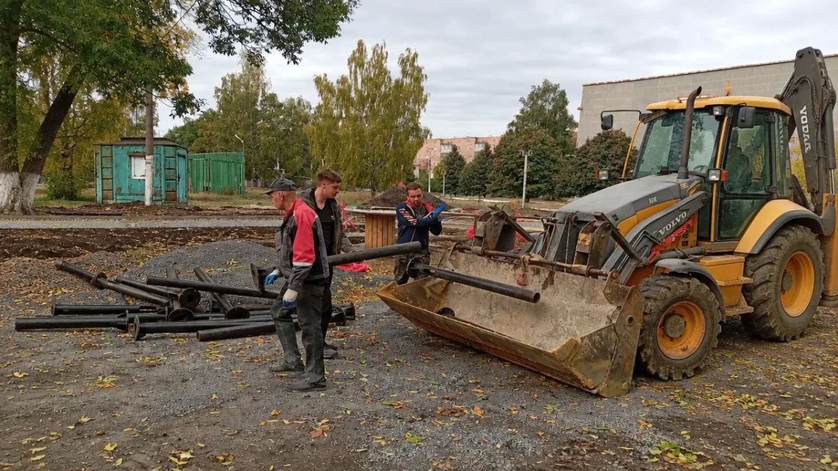 Подрядная организация Нижегородской области продолжает работать над благоустройством парка культуры и отдыха в г. о. Иловайск. В 2025 году город Иловайск принимал участие во Всероссийском конкурсе лучших проектов... Подрядная организация Нижегородской области продолжает работать над благоустройством парка культуры и отдыха в г. о. Иловайск. В 2025 году город Иловайск принимал участие во Всероссийском конкурсе лучших проектов...