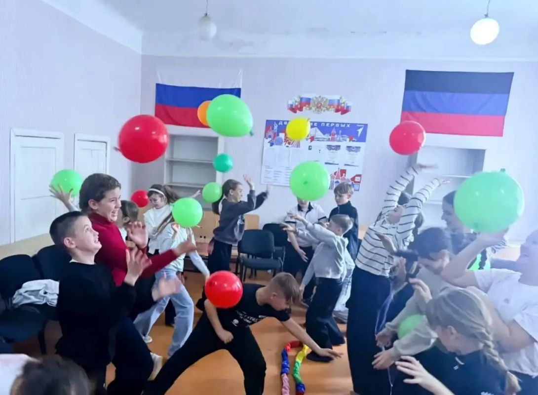 Сегодня, в ГБОУ «СШ № 10» прошла музыкально танцевальная программа для учащихся 5 класса - «Золотая осень» Сегодня, в ГБОУ «СШ № 10» прошла музыкально танцевальная программа для учащихся 5 класса - «Золотая осень»