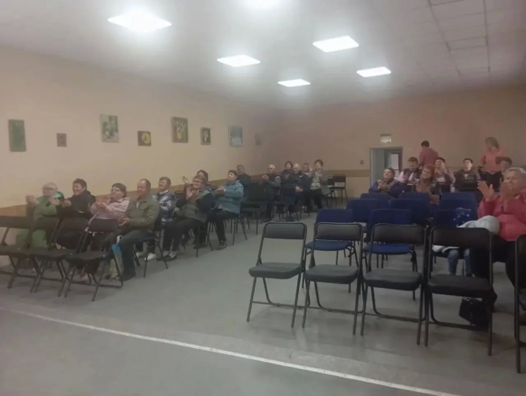 Автоклуб продолжает радовать жителей Мангушского округа Передвижной многофункциональный культурный центр «Автоклуб» продолжает свою работу в Мангушском муниципальном округе и радует жителей выездными концертами Автоклуб продолжает радовать жителей Мангушского округа Передвижной многофункциональный культурный центр «Автоклуб» продолжает свою работу в Мангушском муниципальном округе и радует жителей выездными концертами