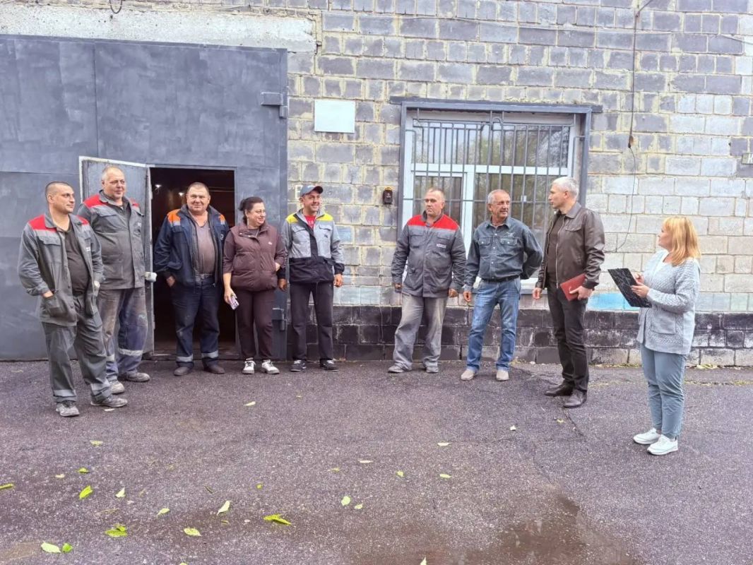Сегодня, 15 октября, в рамках проекта «Управдом» провёл встречу с трудовым коллективом филиала «Донецктеплосеть» ГУП ДНР «Донбасстеплоэнерго» Сегодня, 15 октября, в рамках проекта «Управдом» провёл встречу с трудовым коллективом филиала «Донецктеплосеть» ГУП ДНР «Донбасстеплоэнерго»