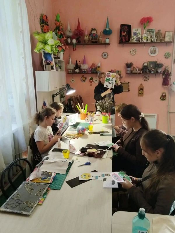 Профилактика ПДД через творчество: в Мироновском поселковом ДК прошел познавательный мастер-класс! Профилактика ПДД через творчество: в Мироновском поселковом ДК прошел познавательный мастер-класс!