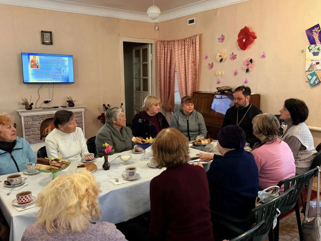Сегодня, 15 октября, на базе Государственного бюджетного учреждения социального обслуживания «Центр социального обслуживания населения Центрально-Городского района города Макеевки», в целью реализации проекта «Старшее... Сегодня, 15 октября, на базе Государственного бюджетного учреждения социального обслуживания «Центр социального обслуживания населения Центрально-Городского района города Макеевки», в целью реализации проекта «Старшее...