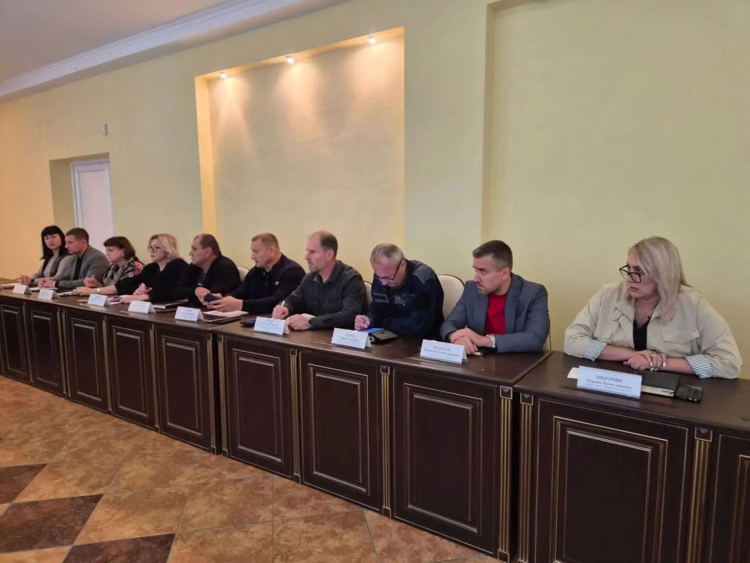 Евгений Поплавский: Провёл аппаратное совещание с руководителями ведомств и силовых структур Евгений Поплавский: Провёл аппаратное совещание с руководителями ведомств и силовых структур