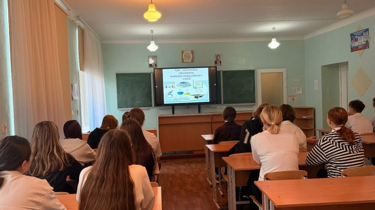 Школьники Ждановки продолжают осваивать основы финансовой грамотности Школьники Ждановки продолжают осваивать основы финансовой грамотности