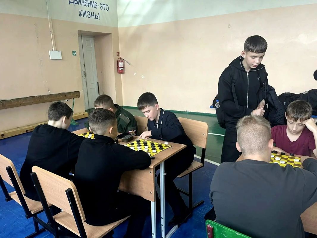 В Ждановке прошли соревнования по шашкам среди школьников В Ждановке прошли соревнования по шашкам среди школьников