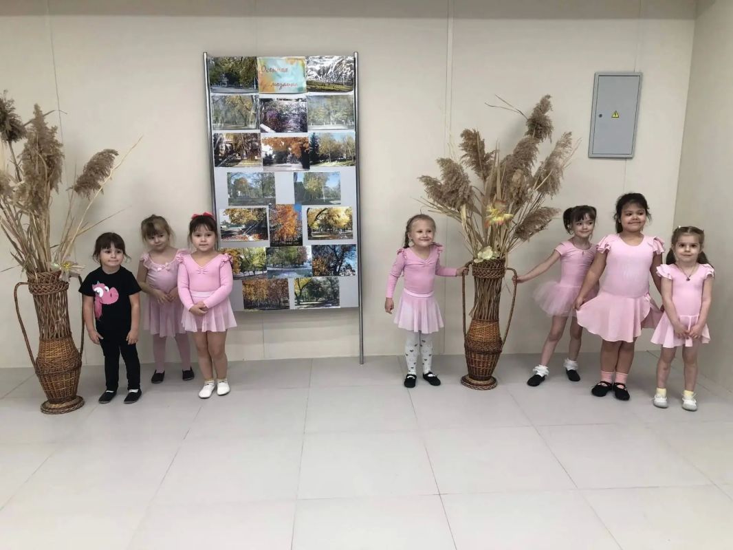 В Ждановском Центре культуры и досуга открылась осенняя фотовыставка