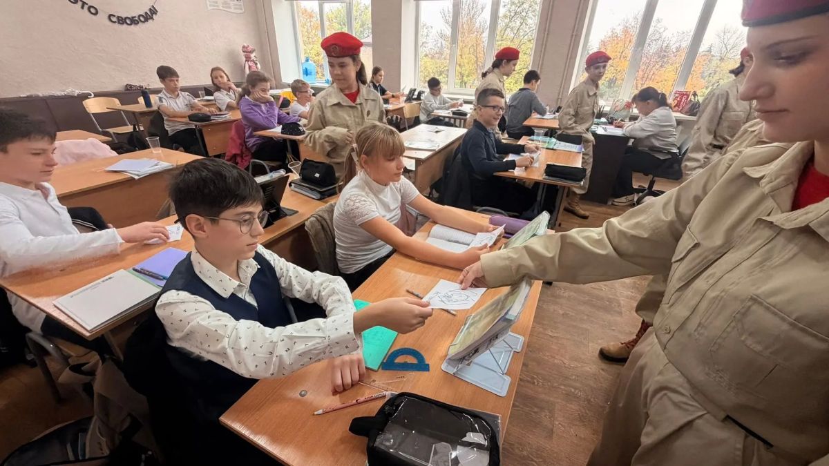 Юнармейцы Ждановки провели акцию «Мы — против террора» Юнармейцы Ждановки провели акцию «Мы — против террора»