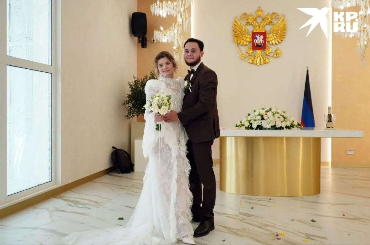 Свадебный бум: в Мариуполе ажиотаж на проведение торжественных церемоний в новом Центральном ЗАГСе Свадебный бум: в Мариуполе ажиотаж на проведение торжественных церемоний в новом Центральном ЗАГСе
