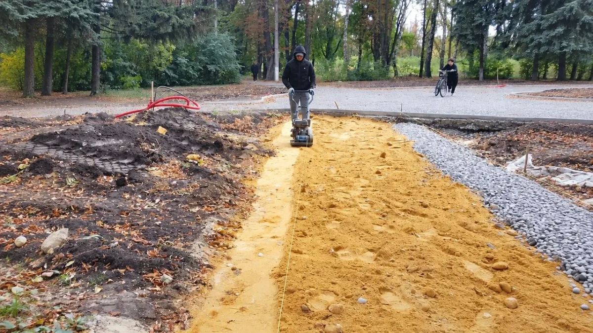 Подрядная организация Нижегородской области продолжает работать над благоустройством парка культуры и отдыха в г. о. Иловайск. В 2025 году город Иловайск принимал участие во Всероссийском конкурсе лучших проектов... Подрядная организация Нижегородской области продолжает работать над благоустройством парка культуры и отдыха в г. о. Иловайск. В 2025 году город Иловайск принимал участие во Всероссийском конкурсе лучших проектов...