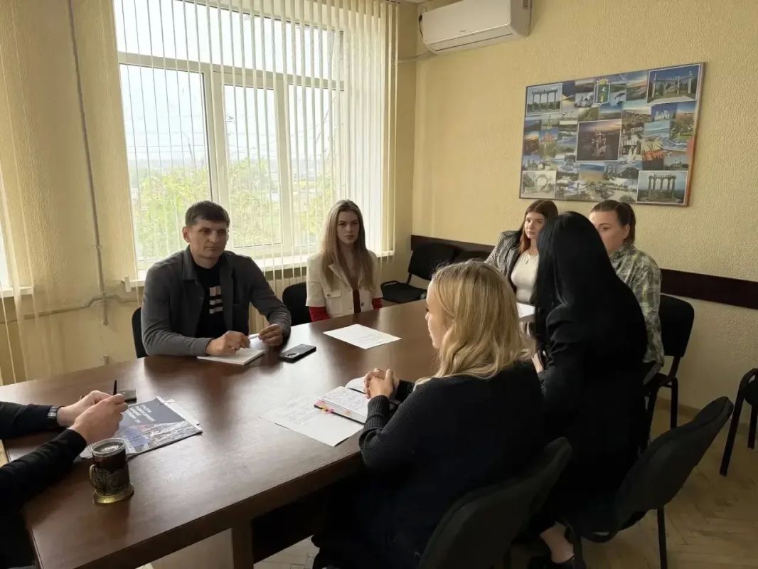 В Мангушском округе обсудили развитие молодежной политики