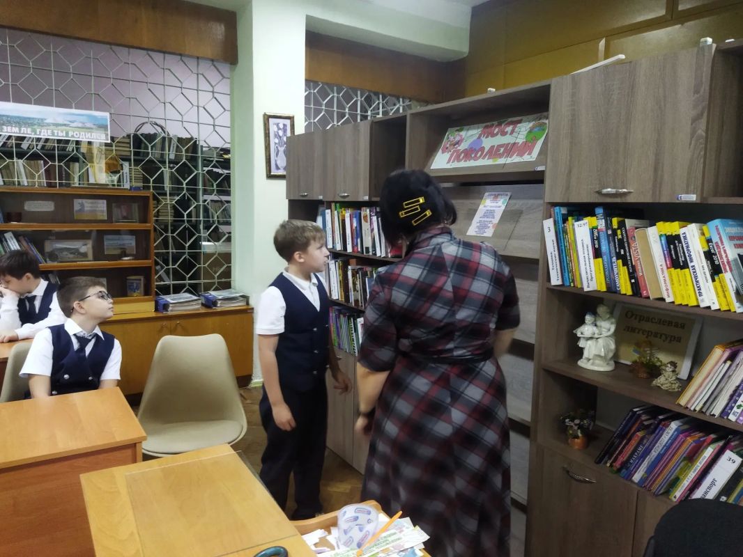 15 октября, библиотека им. И. Д. Василенко превратилась в волшебную страну, а четвероклассники из ГБОУ «Средняя школа №62 г.о. Макеевка» — в отважных первооткрывателей! 15 октября, библиотека им. И. Д. Василенко превратилась в волшебную страну, а четвероклассники из ГБОУ «Средняя школа №62 г.о. Макеевка» — в отважных первооткрывателей!