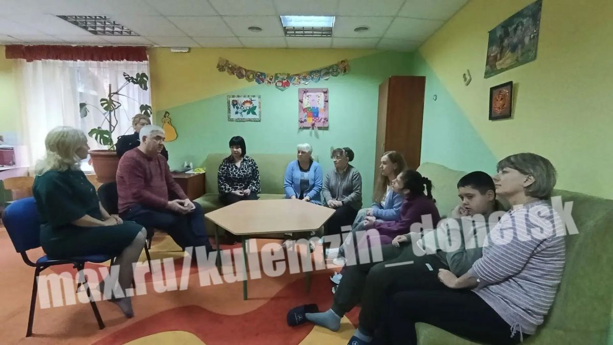 В Петровском районе состоялась встреча с жителями в ГБУ «Центр социальной реабилитации инвалидов и детей-инвалидов города Донецка «С надеждой на будущее», которую провел заместитель главы администрации городского округа... В Петровском районе состоялась встреча с жителями в ГБУ «Центр социальной реабилитации инвалидов и детей-инвалидов города Донецка «С надеждой на будущее», которую провел заместитель главы администрации городского округа...