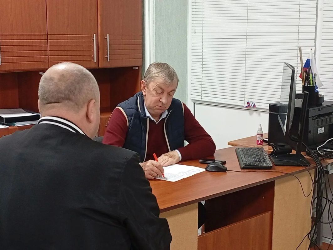 Николай Руппель: Во время очередного личного приема, который провел сегодня в администрации округа, ответил на вопросы жителей Ясиноватой, Пантелеймоновки и Красного Партизана Николай Руппель: Во время очередного личного приема, который провел сегодня в администрации округа, ответил на вопросы жителей Ясиноватой, Пантелеймоновки и Красного Партизана
