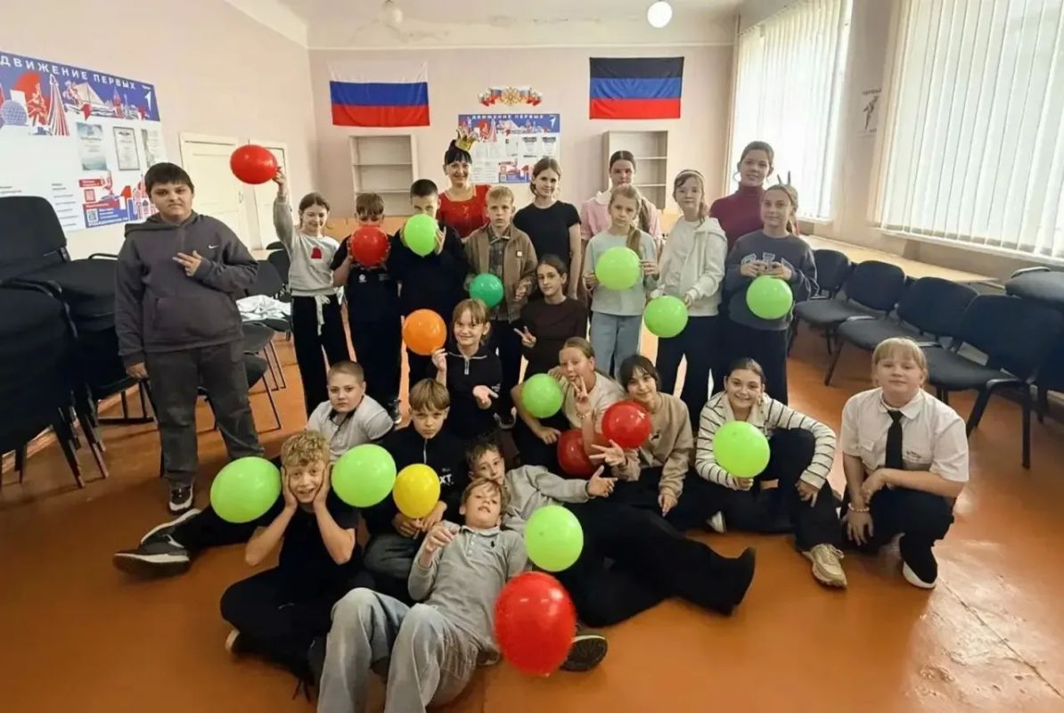 Сегодня, в ГБОУ «СШ № 10» прошла музыкально танцевальная программа для учащихся 5 класса - «Золотая осень»