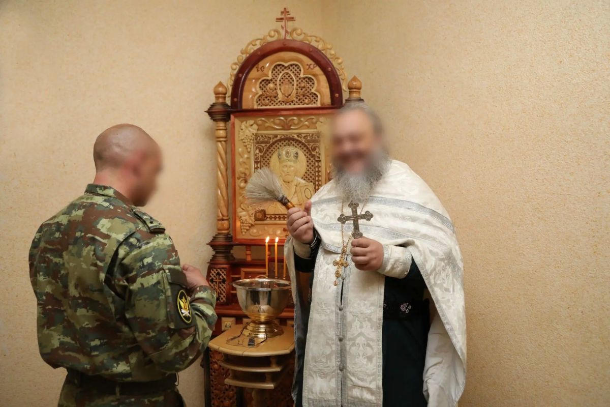 Сотрудники ГУФСИН России по ДНР приняли участие в богослужении Сотрудники ГУФСИН России по ДНР приняли участие в богослужении