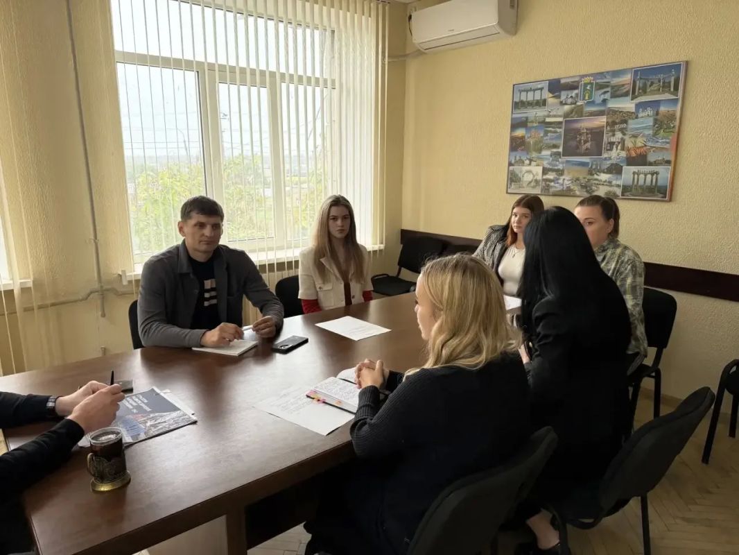Борис Трима: Провел встречу с активной молодежью и руководителями НКО Борис Трима: Провел встречу с активной молодежью и руководителями НКО