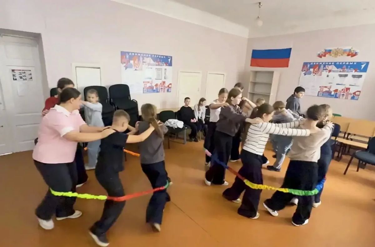 Сегодня, в ГБОУ «СШ № 10» прошла музыкально танцевальная программа для учащихся 5 класса - «Золотая осень» Сегодня, в ГБОУ «СШ № 10» прошла музыкально танцевальная программа для учащихся 5 класса - «Золотая осень»