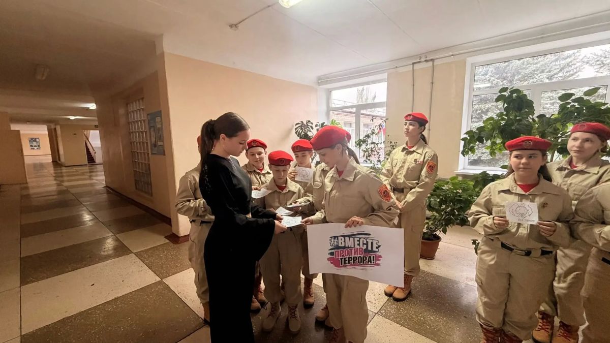 Юнармейцы Ждановки провели акцию «Мы — против террора» Юнармейцы Ждановки провели акцию «Мы — против террора»