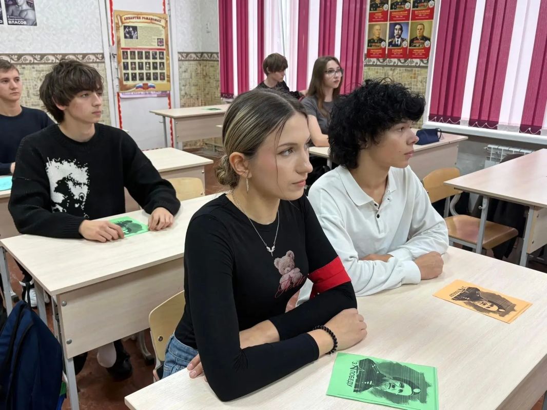 В общеобразовательной школе № 6 прошел Урок мужества, посвященный Герою Донбасса Арсену Павлову, который погиб 10 лет назад - 16 октября 2016 года В общеобразовательной школе № 6 прошел Урок мужества, посвященный Герою Донбасса Арсену Павлову, который погиб 10 лет назад - 16 октября 2016 года