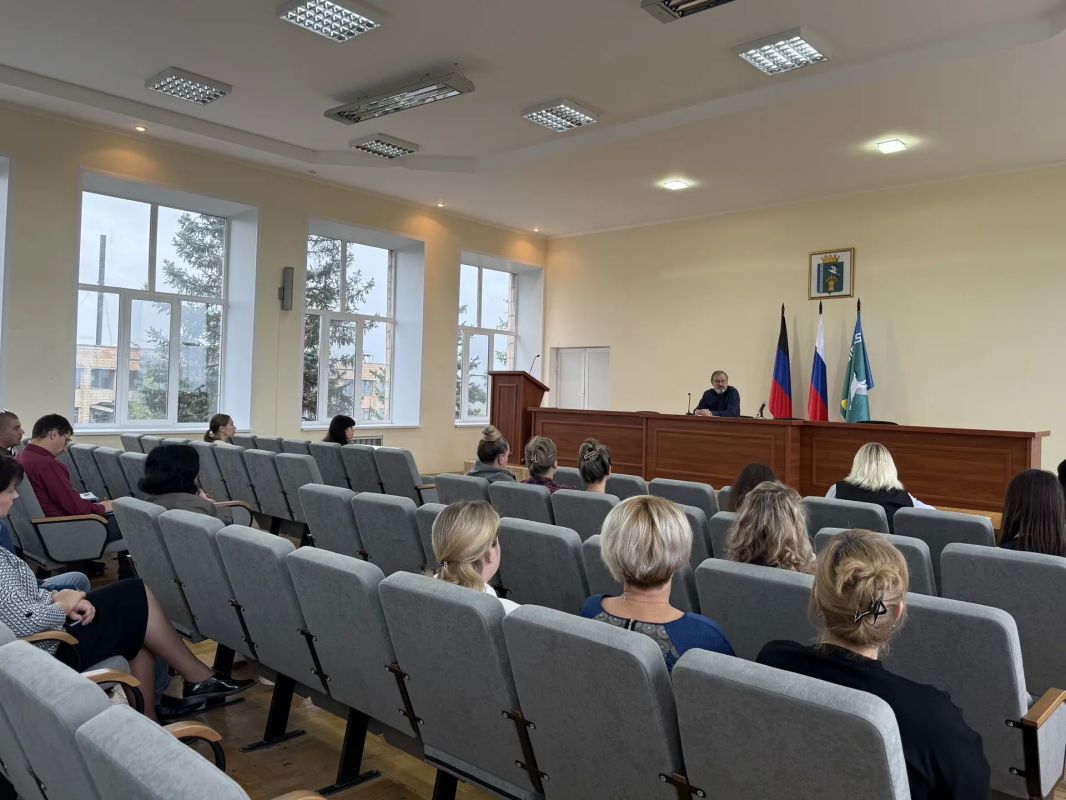 Борис Трима: Провел аппаратное совещание с коллективом администрации Мангушского муниципального округа Борис Трима: Провел аппаратное совещание с коллективом администрации Мангушского муниципального округа