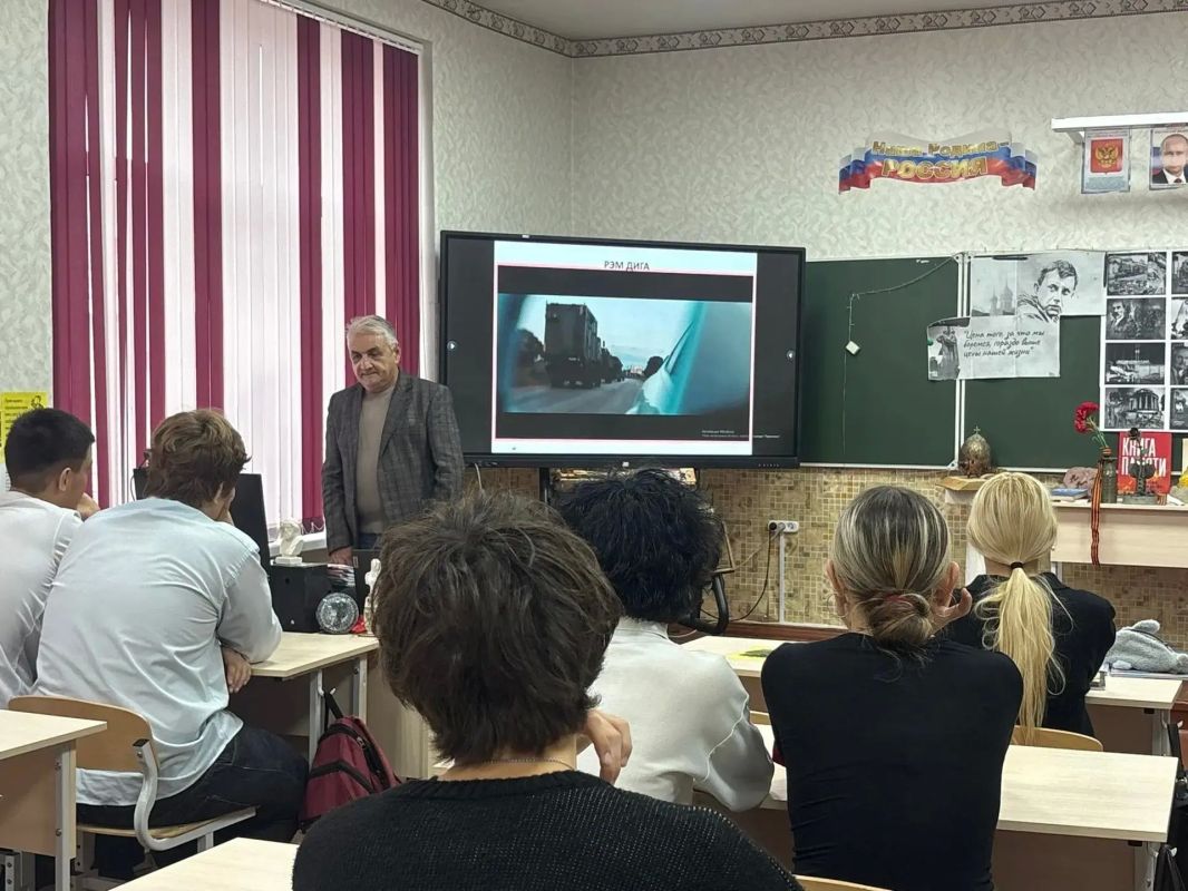 В общеобразовательной школе № 6 прошел Урок мужества, посвященный Герою Донбасса Арсену Павлову, который погиб 10 лет назад - 16 октября 2016 года В общеобразовательной школе № 6 прошел Урок мужества, посвященный Герою Донбасса Арсену Павлову, который погиб 10 лет назад - 16 октября 2016 года