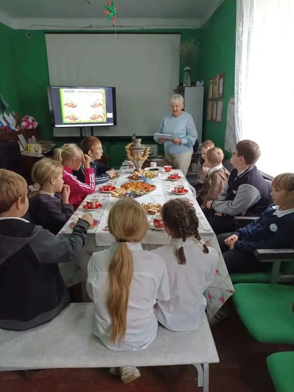 В Демьяновском сельском клубе отметили Международный день хлеба