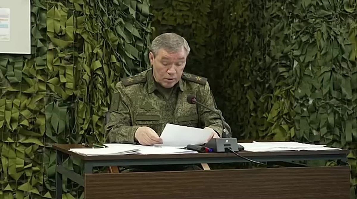 «Приступили к массированным ударам по объектам энергетики Украины», — заявил начальник Генштаба РФ Валерий Герасимов в докладе Путину