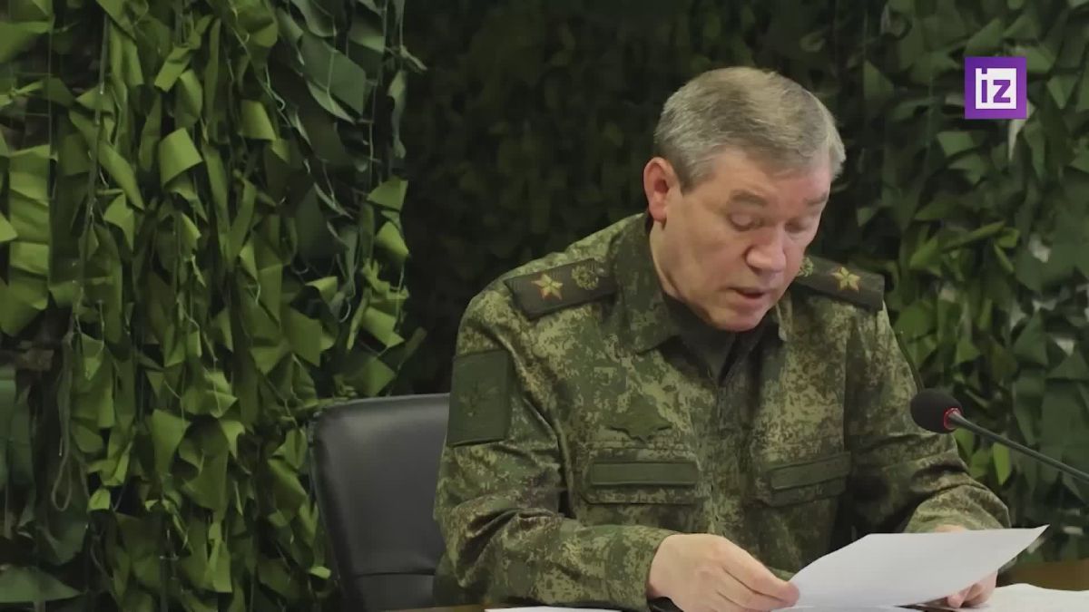 На краснолиманское направление ВСУ перебросили наиболее подготовленные формирования, усиленные националистами и иностранными наёмниками, сообщил начальник Генштаба РФ Валерий Герасимов