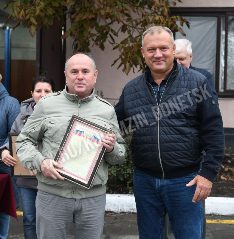 Алексей Кулемзин: С НАСТУПАЮЩИМ ДНЁМ РАБОТНИКОВ ДОРОЖНОГО ХОЗЯЙСТВА!